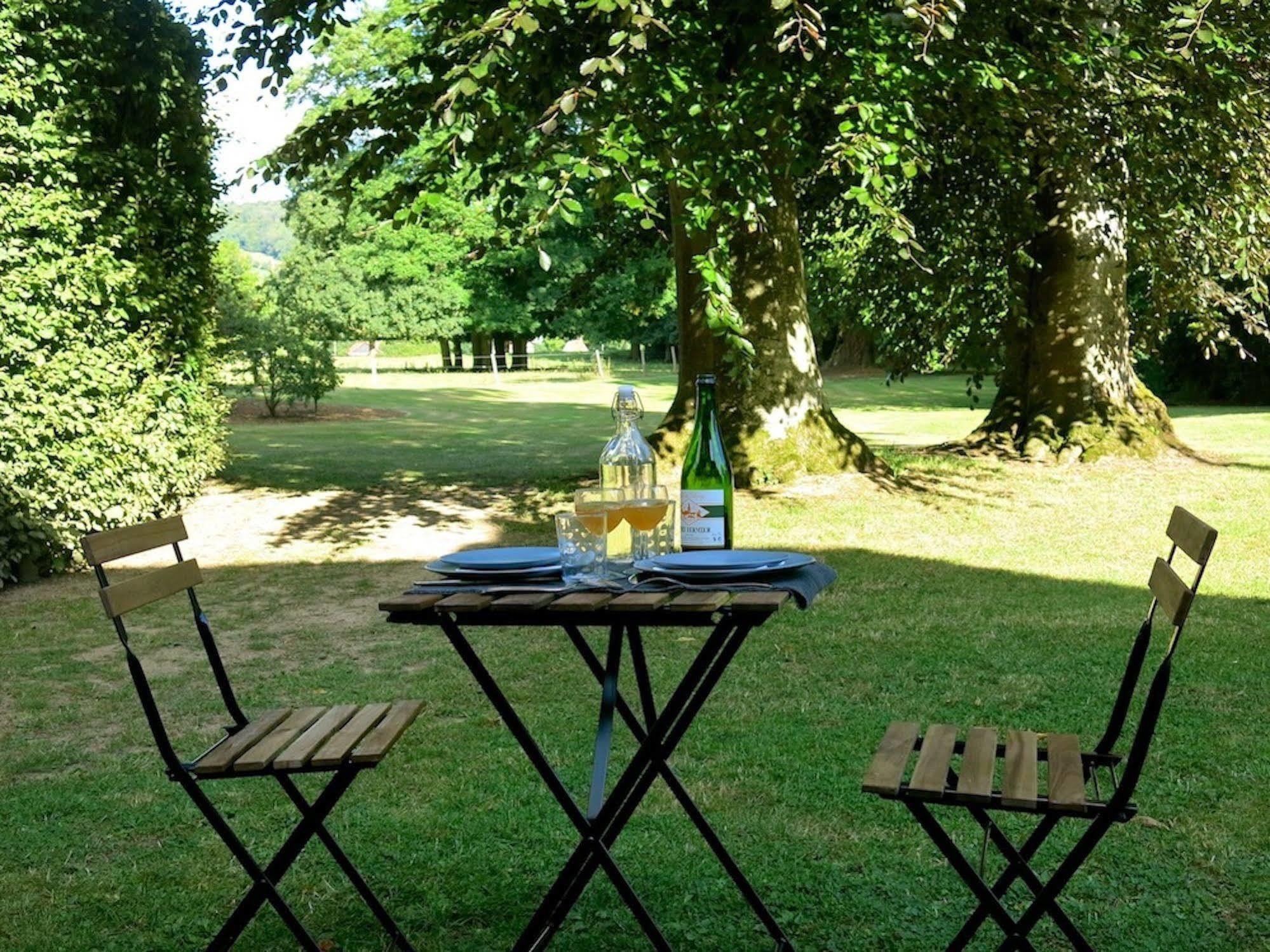 Chateau De Bouelles Bed & Breakfast นูฟชาเตล-ออง-เบร ภายนอก รูปภาพ