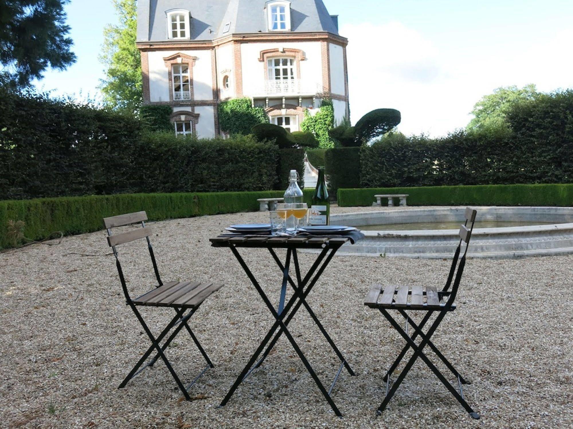 Chateau De Bouelles Bed & Breakfast นูฟชาเตล-ออง-เบร ภายนอก รูปภาพ
